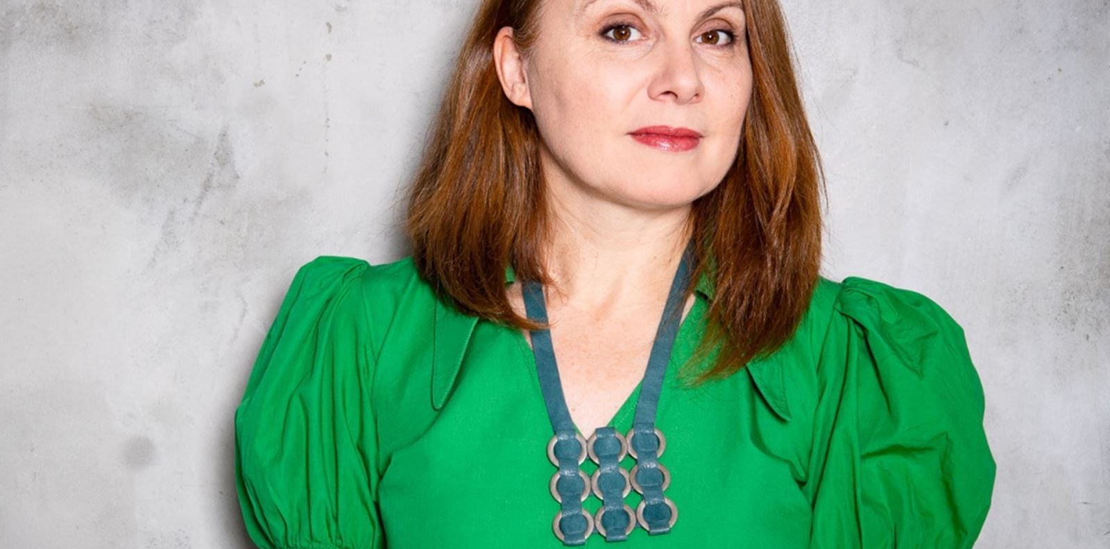 Искра Джанабетска: Обичам да откривателствам в океана на детската литература