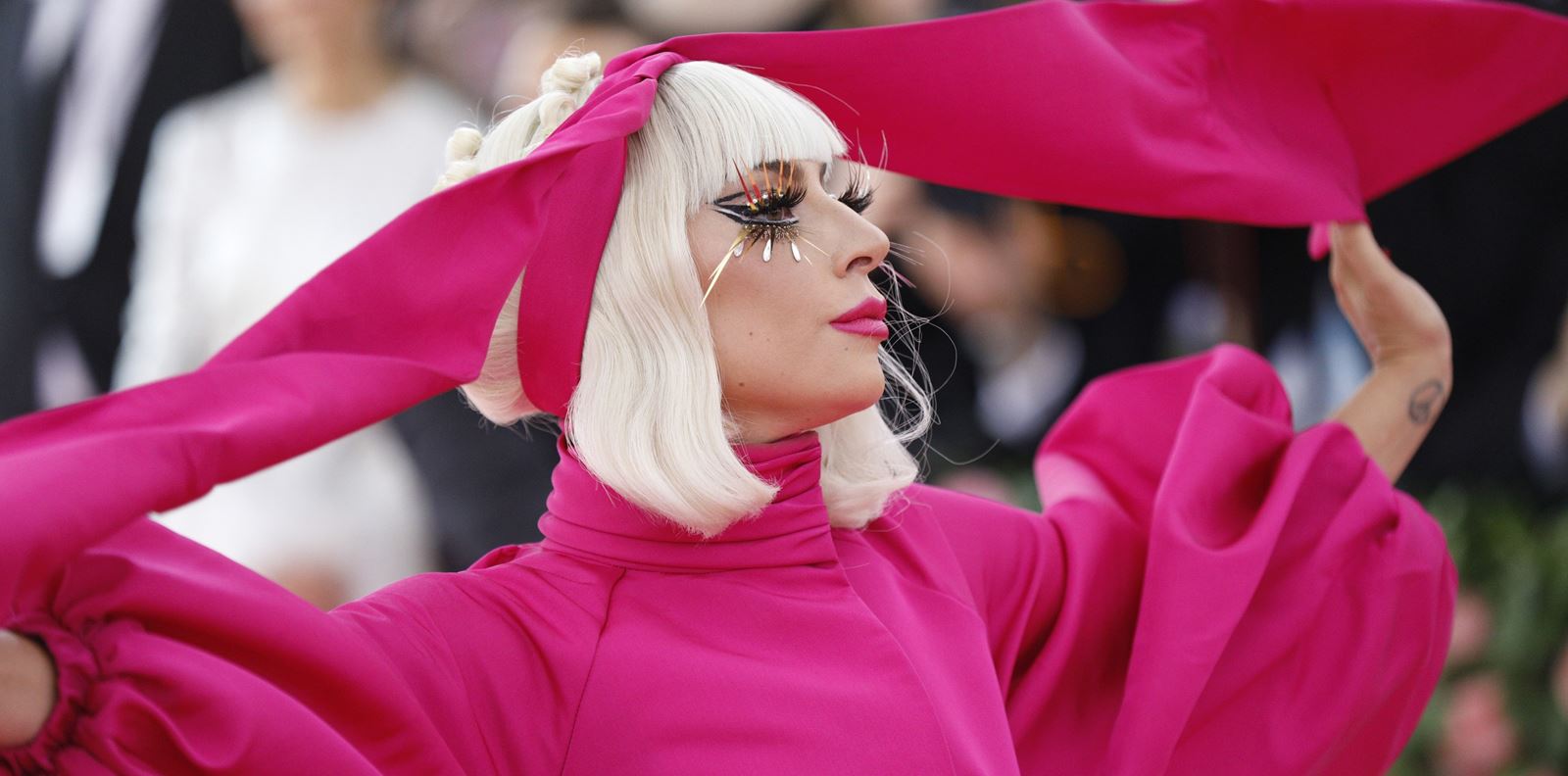 Лейди Гага най-накрая коментира роклята от месо