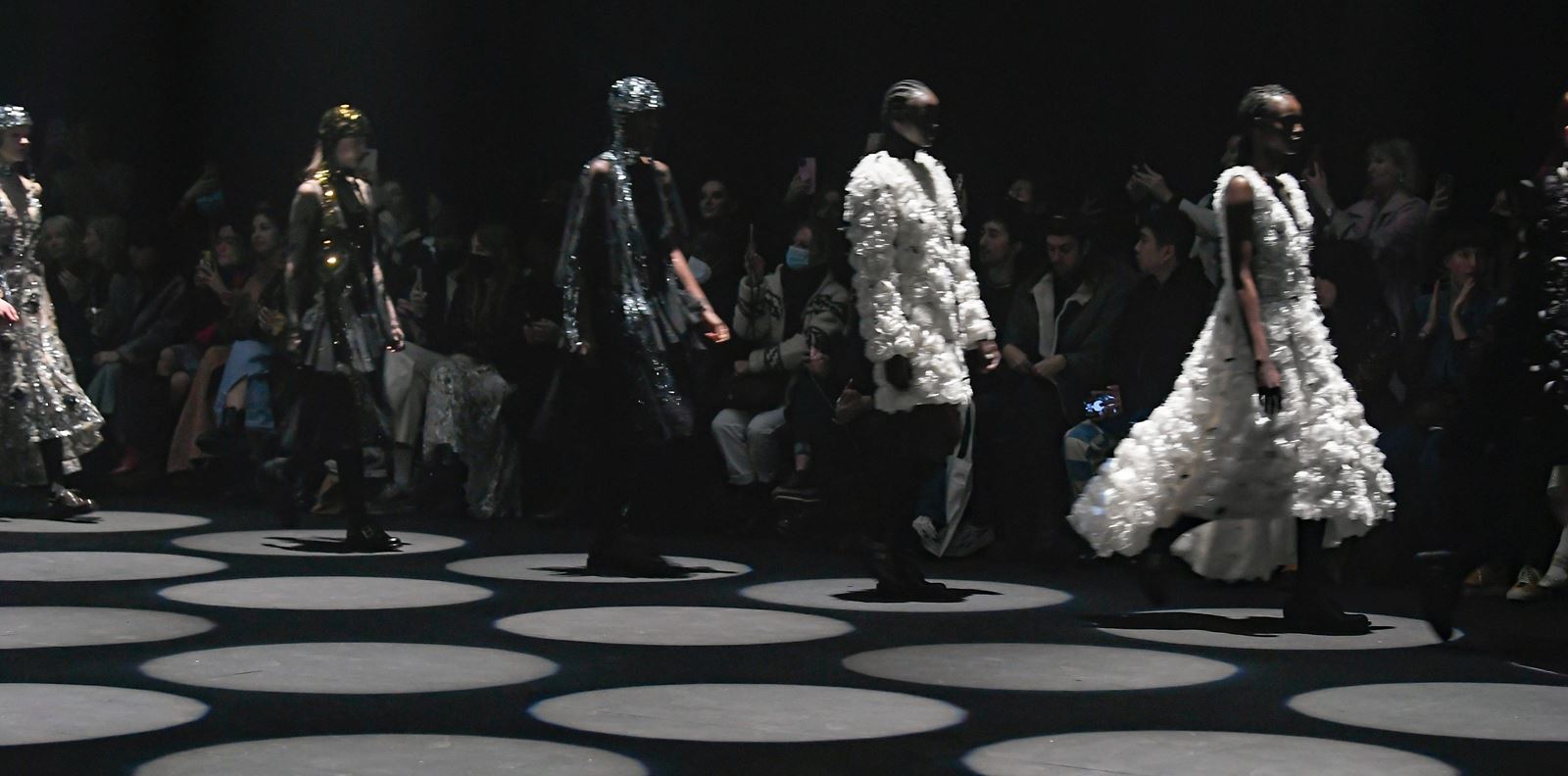 Erdem обожава призрачното усещане в края на нощта