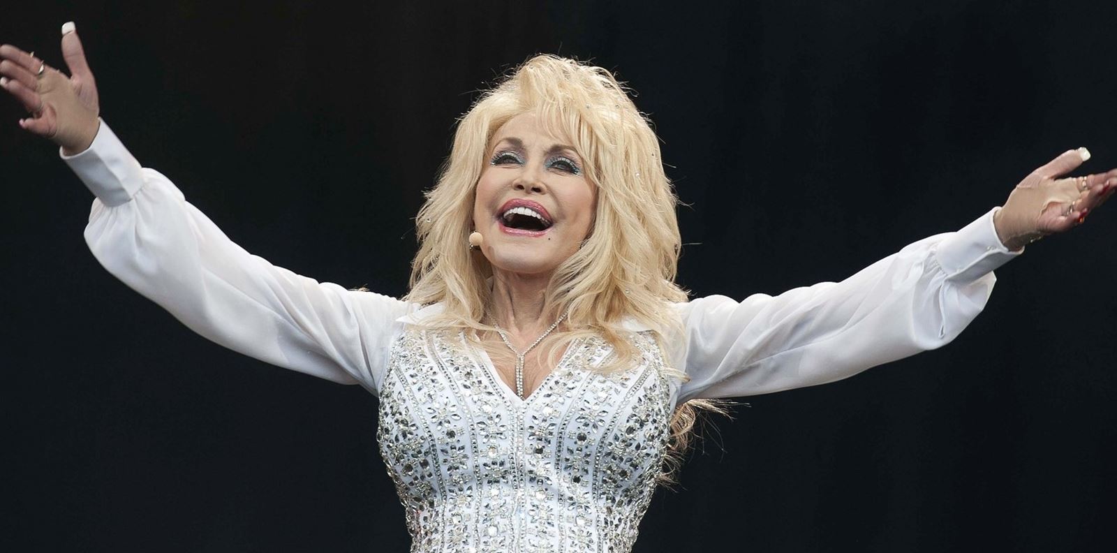 Доли Партън най-накрая пресъздаде Playboy корицата от 1978 г.