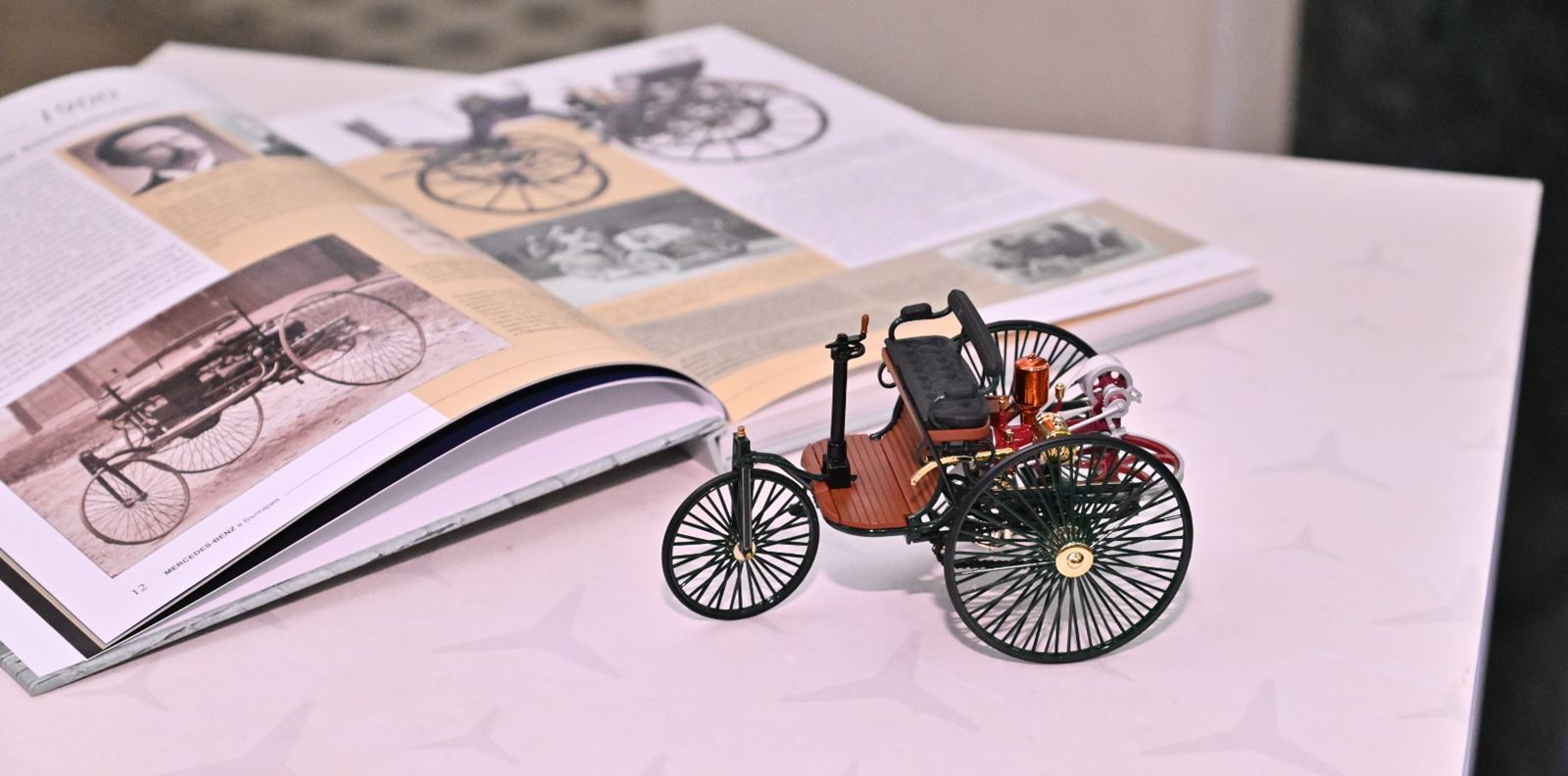 Фотоизложбата „140 години иновации" разказва историята на първия съвременен автомобил