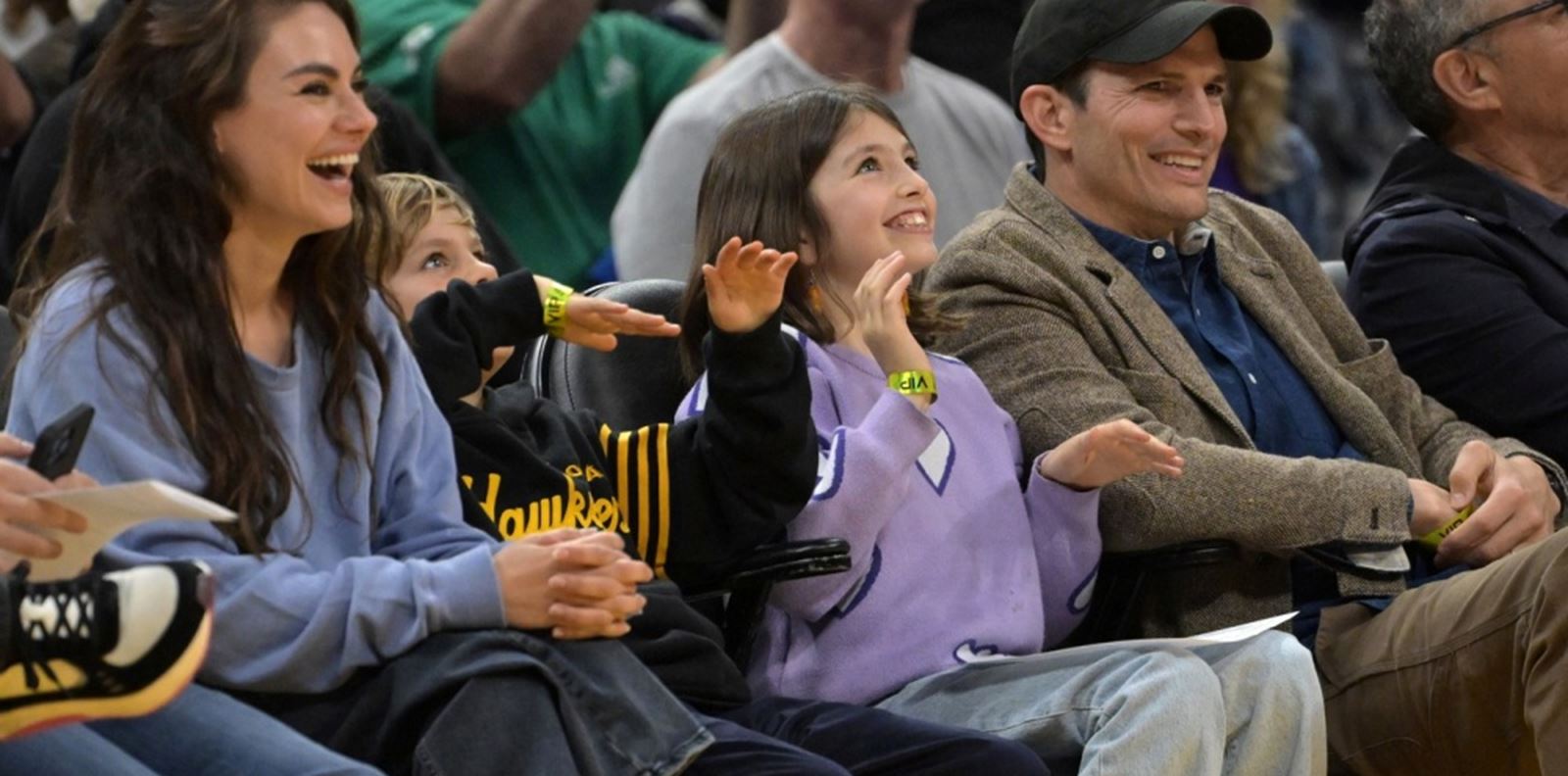 Мила Кунис и Аштън Къчър показаха децата си