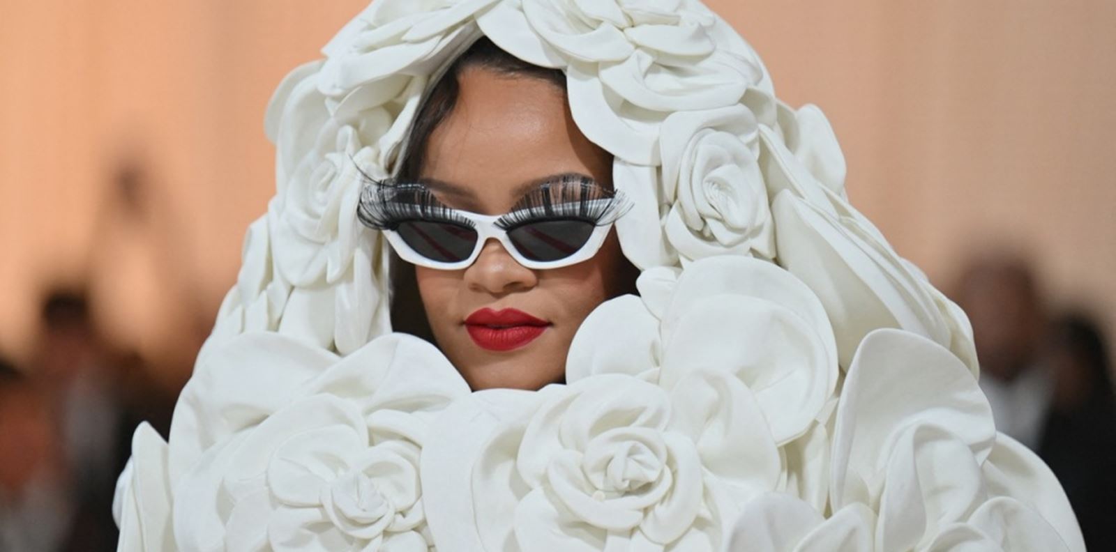 Гримьорът на Риана разкри нейния трик за красота