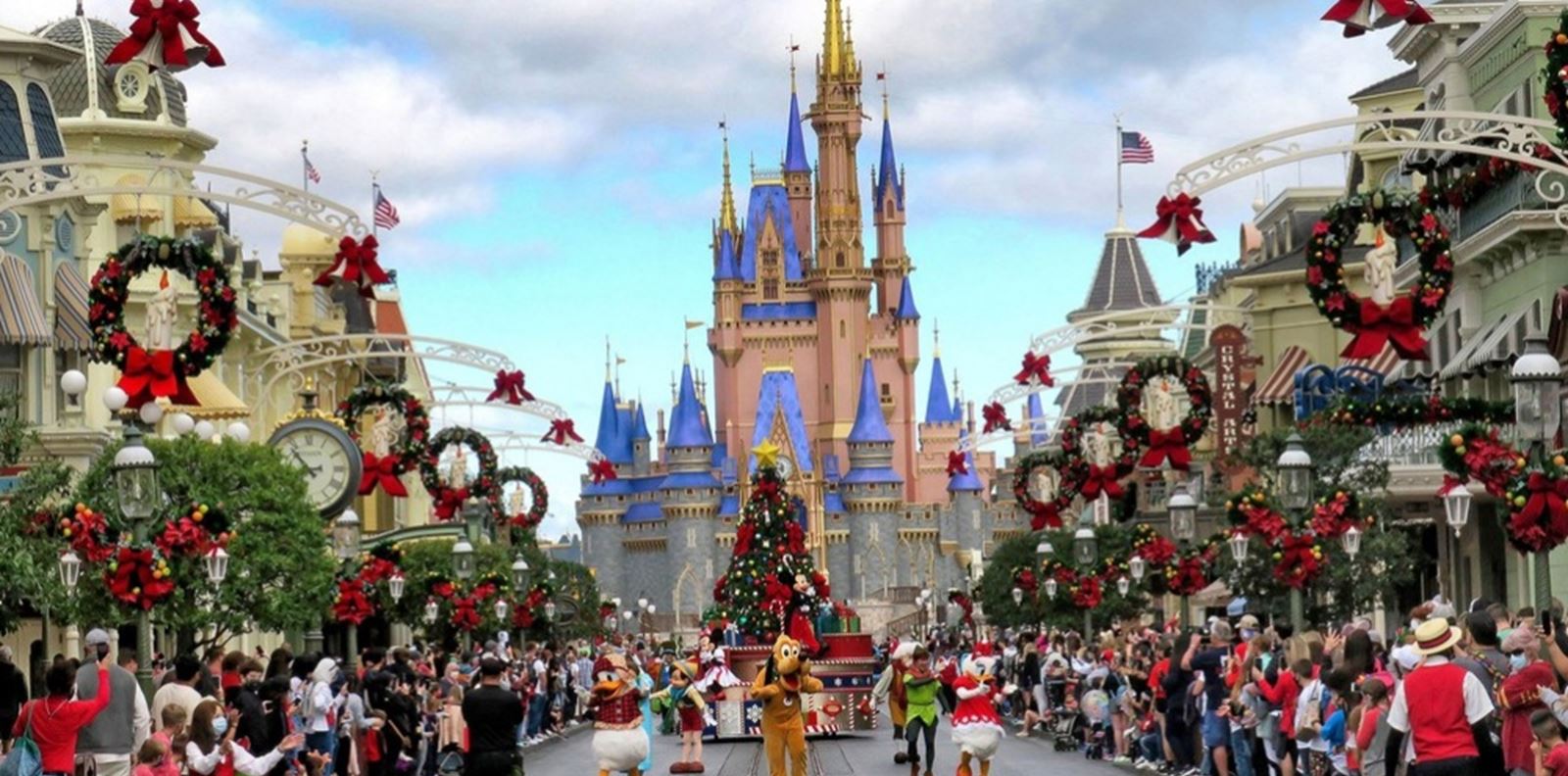 Дисни събира всичките си герои за 100-ния си рожден ден