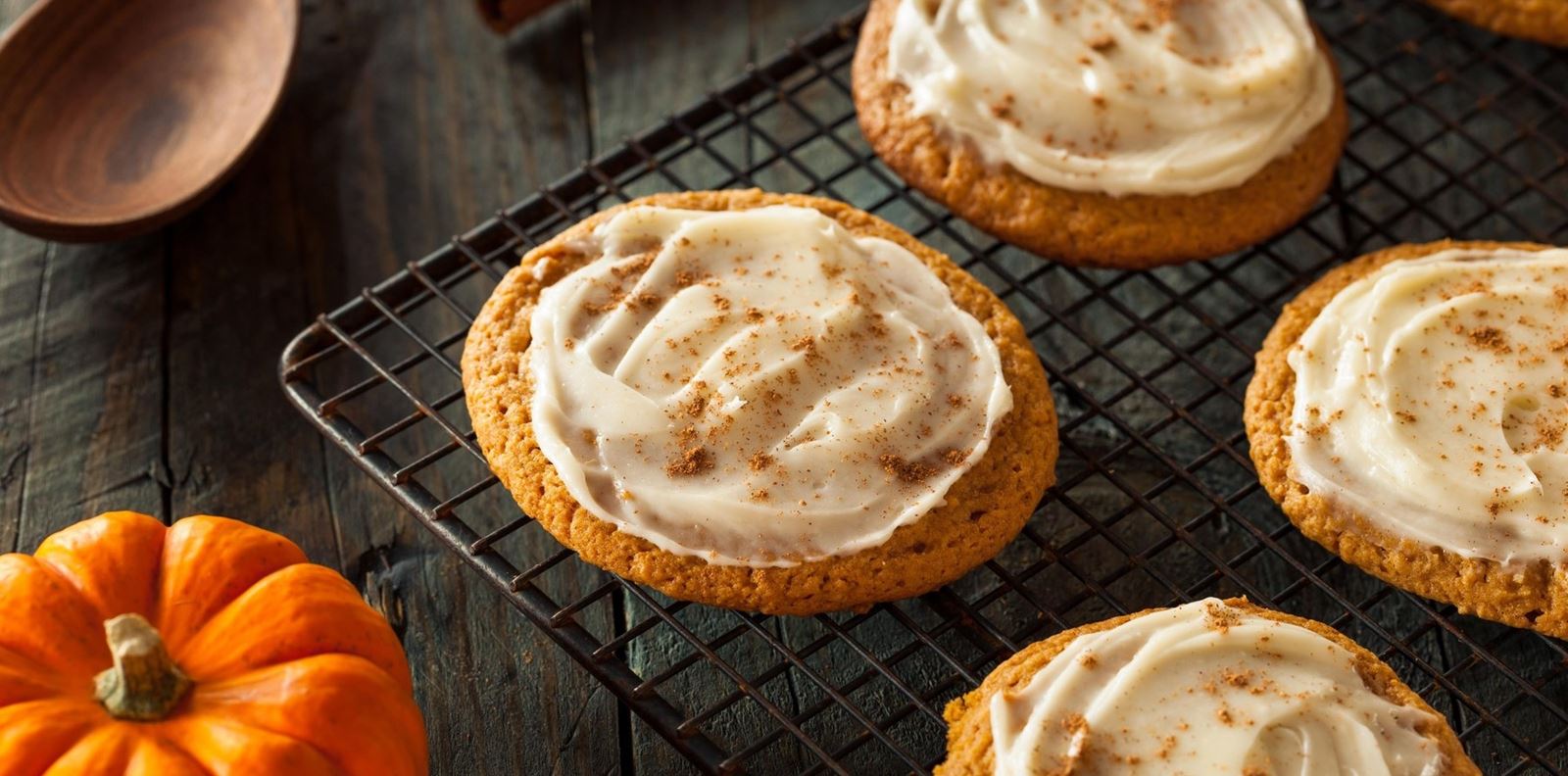 Меки тиквени бисквитки с канела и индийско орехче