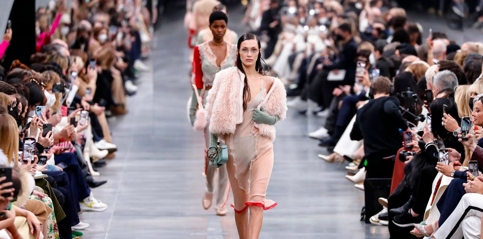 Ким Джоунс отваря стилните архиви на Fendi