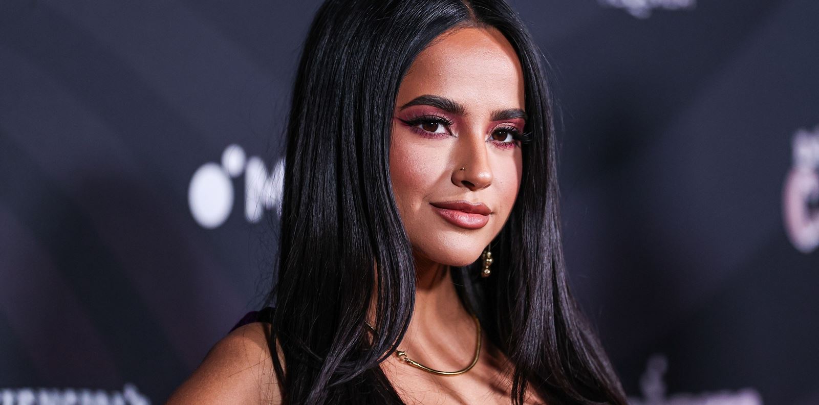 Becky G се сгоди за дългогодишния си приятел