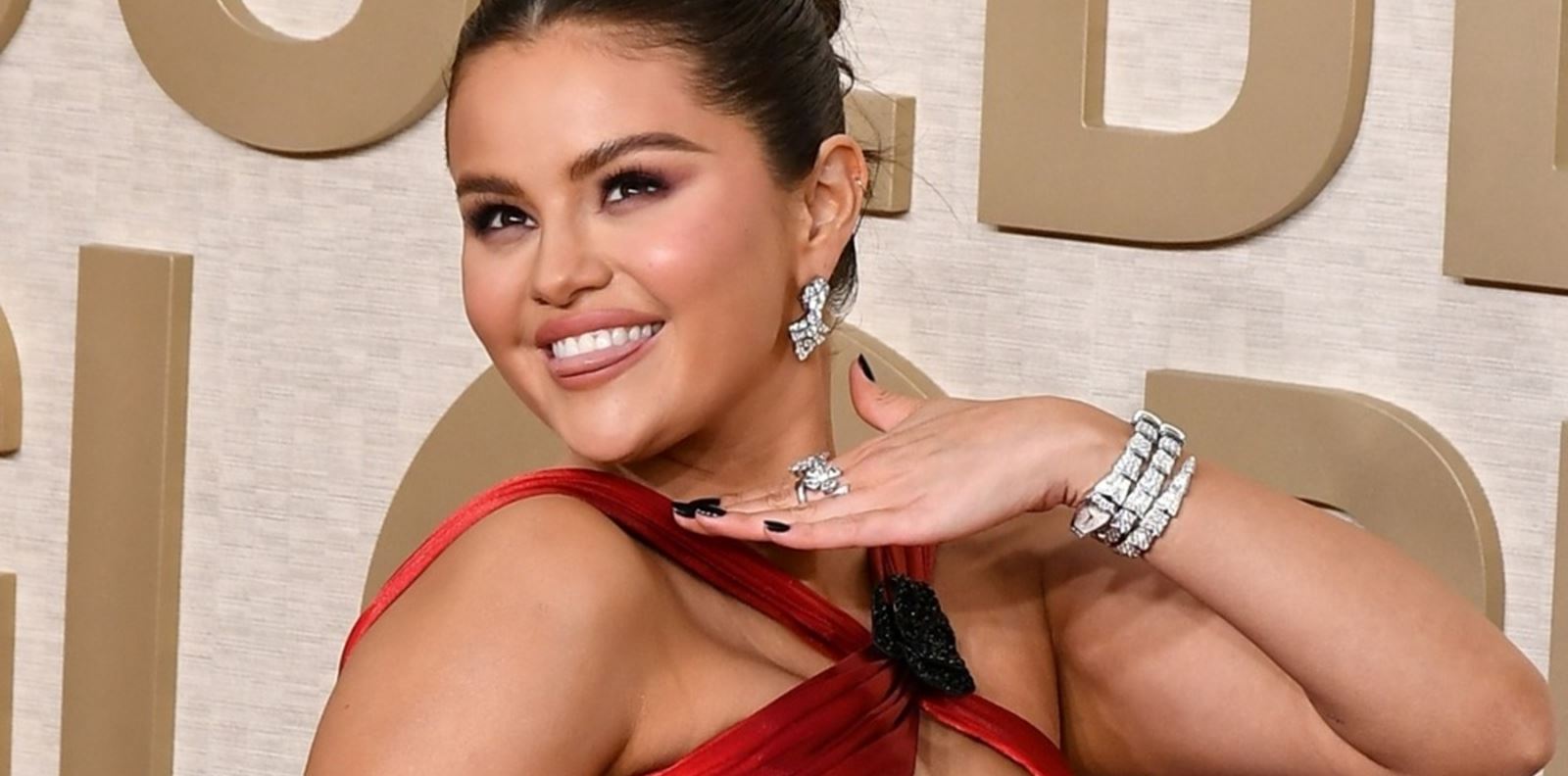 Селена Гомес отново отряза косите си