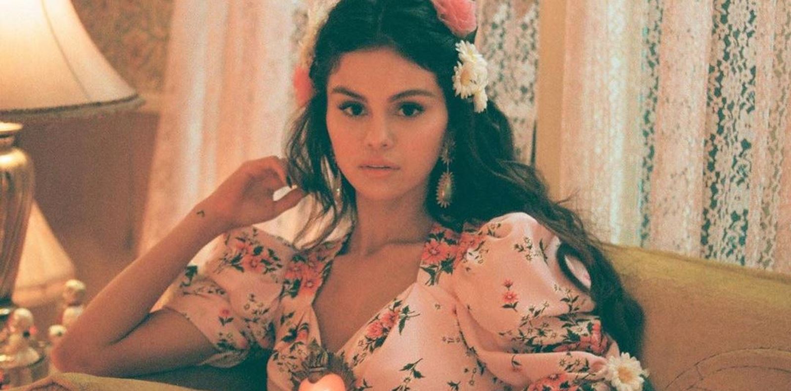 Селена Гомес изненада с романтичен сингъл на испански