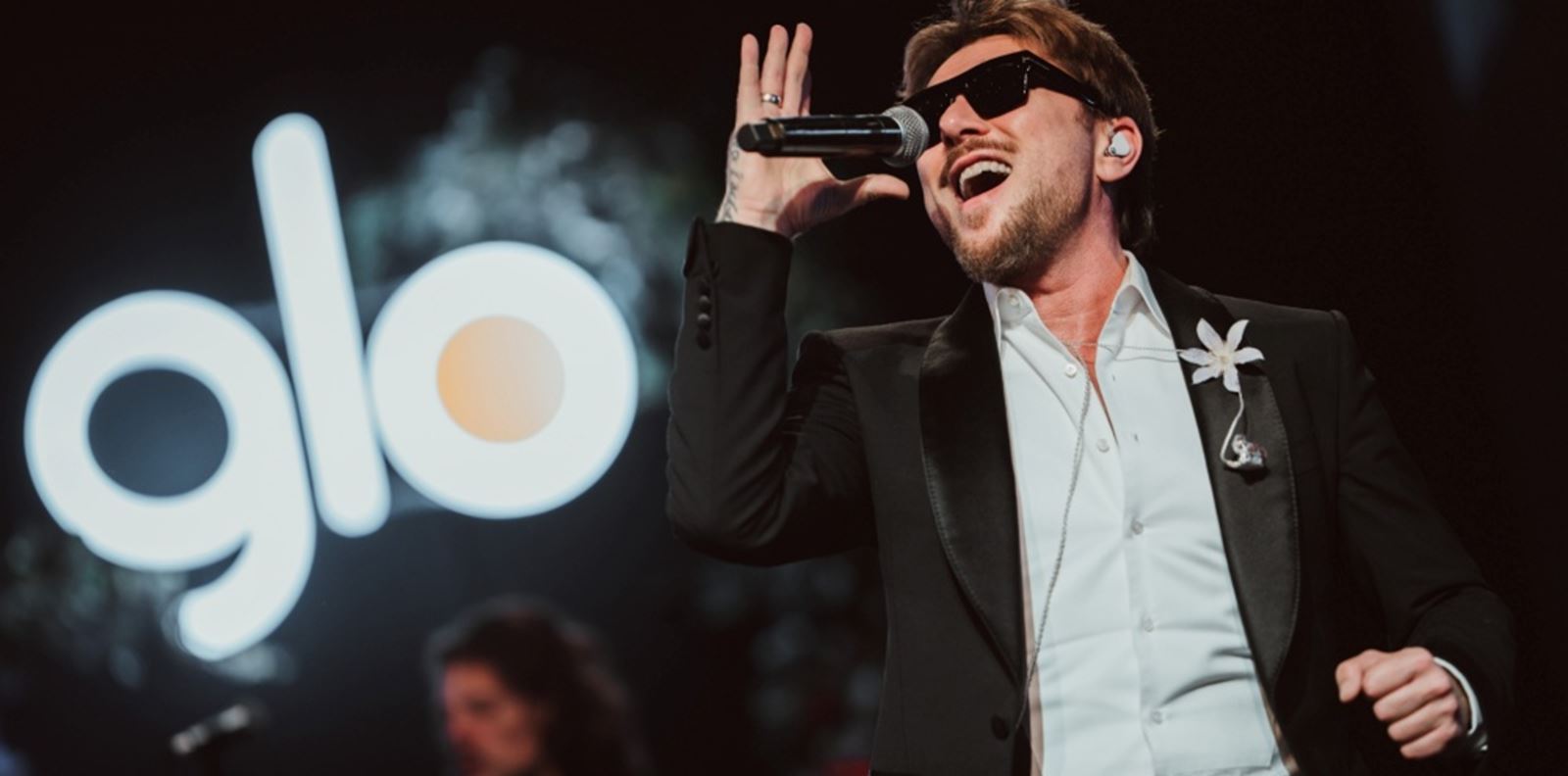 Три града празнуват една година glo™ в България