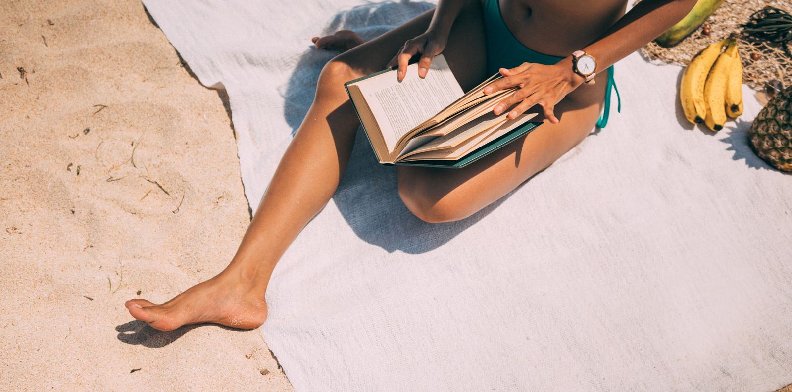 С книга на плажа: 14 заглавия, които да вземем със себе си