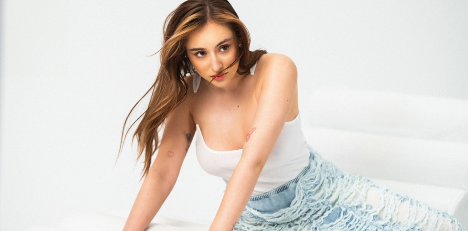 Дара Екимова с нова версия на &quot;Славата&quot;