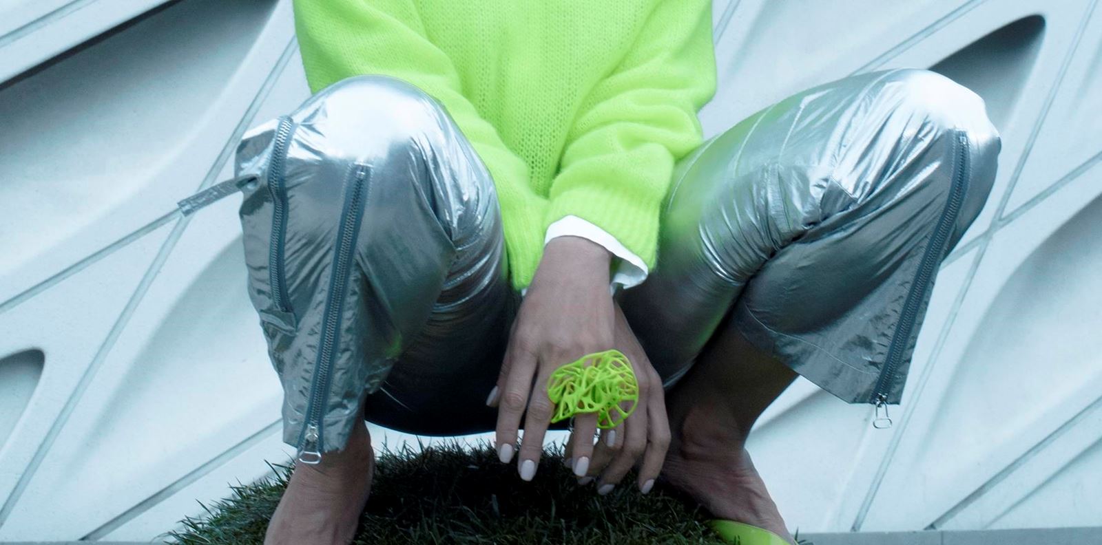 Има правилен начин да носите металик