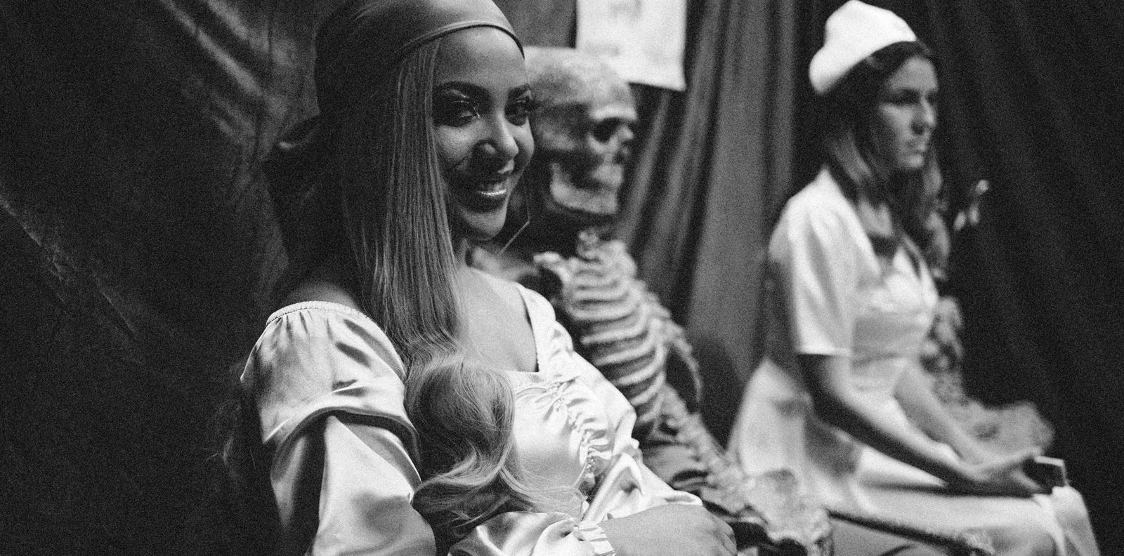 Прея се връща към миналото в новия си сингъл „On The Line"