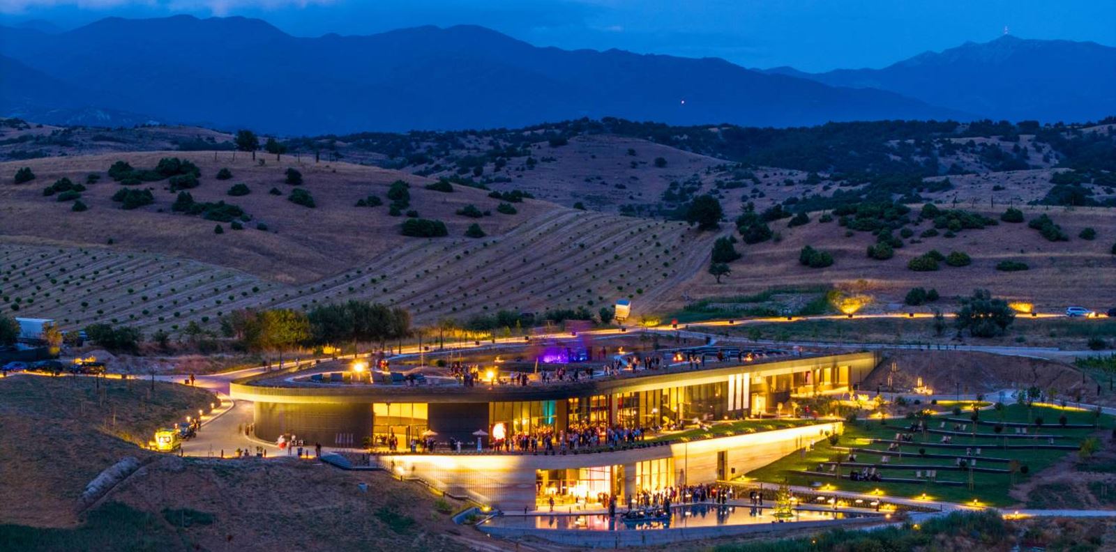 Официално отвори врати AYA Estate Vineyards – първата винарна с галерия за съвременно изкуство