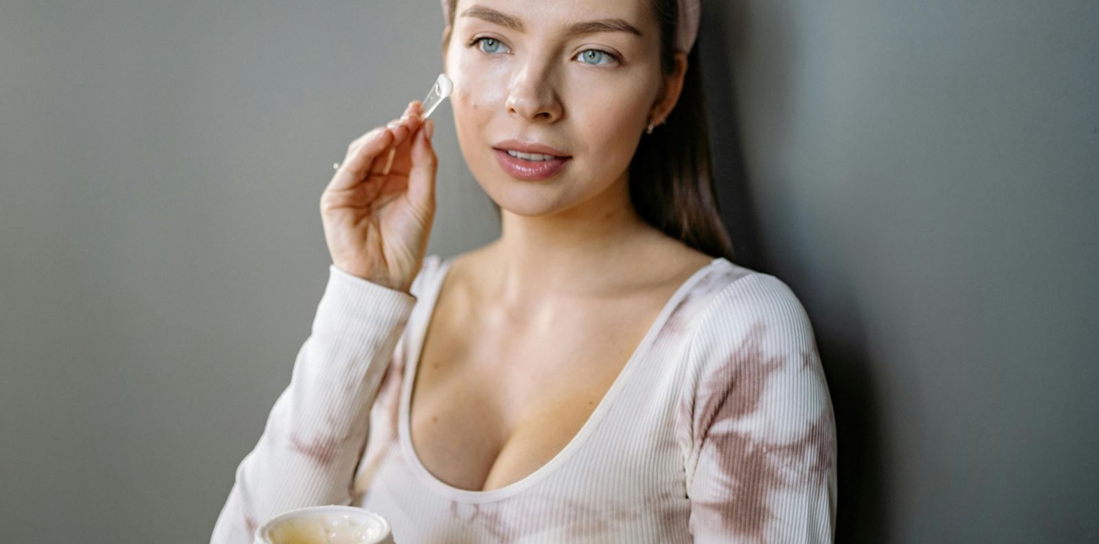 Безопасно ли е да комбинираме хиалуронова киселина и ретинол?