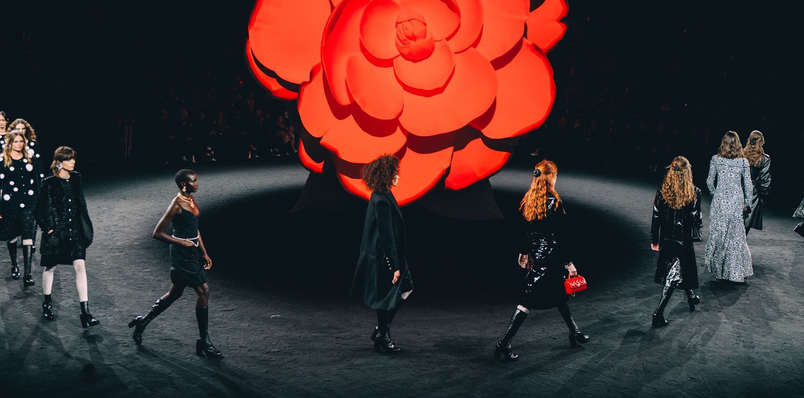 Камелиите са навсякъде в новата колекция на CHANEL