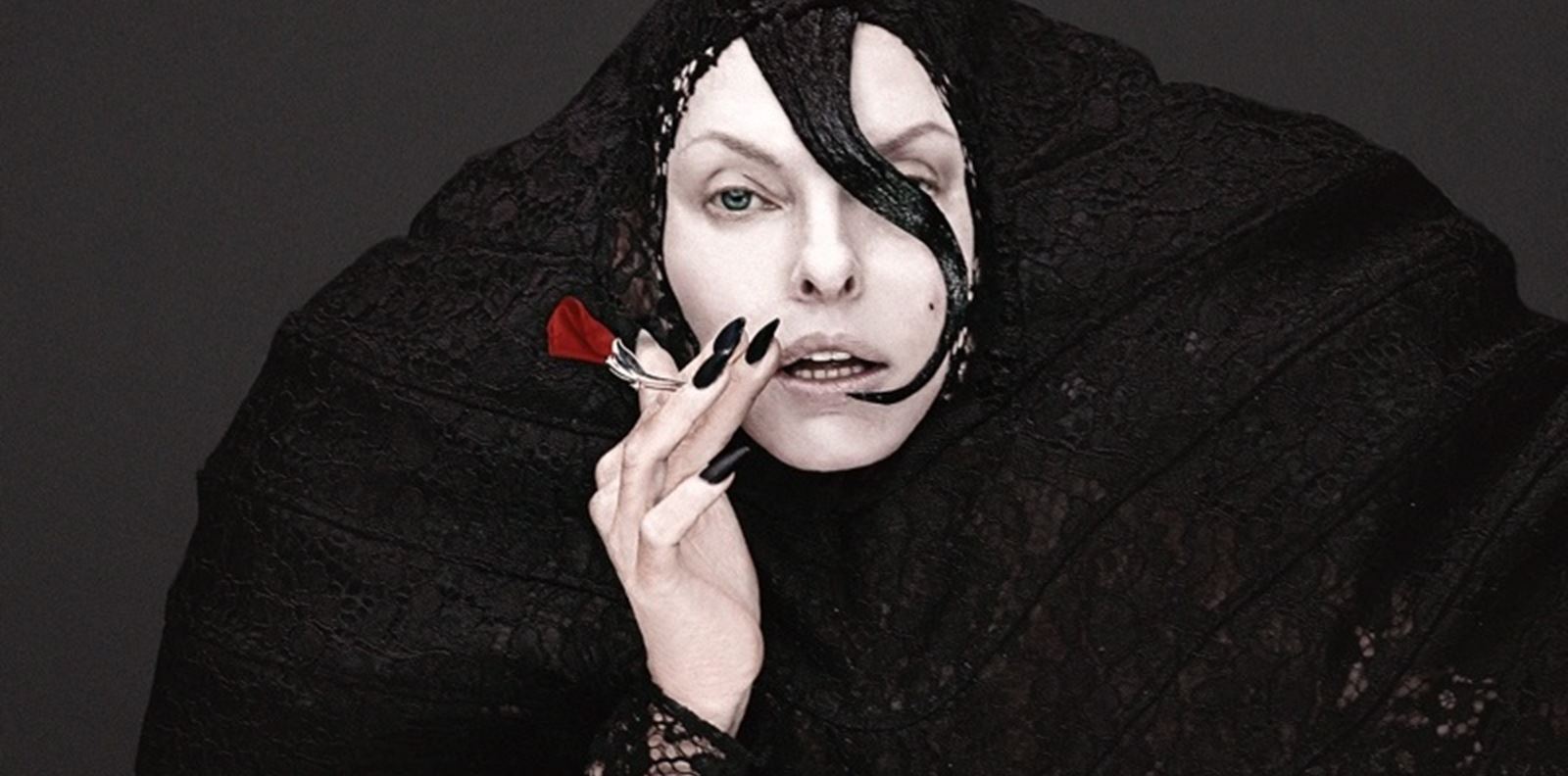 Линда Еванджелиста e неузнаваема за корицата на V Magazine