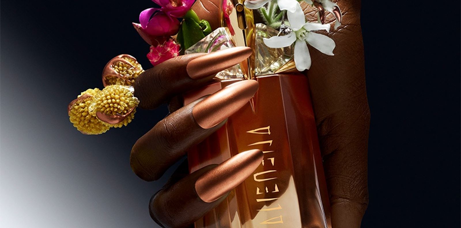 Цветна феерия от новия Alien на Mugler