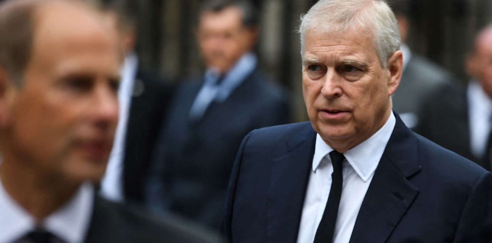 Принц Андрю може да бъде изгонен от двореца си