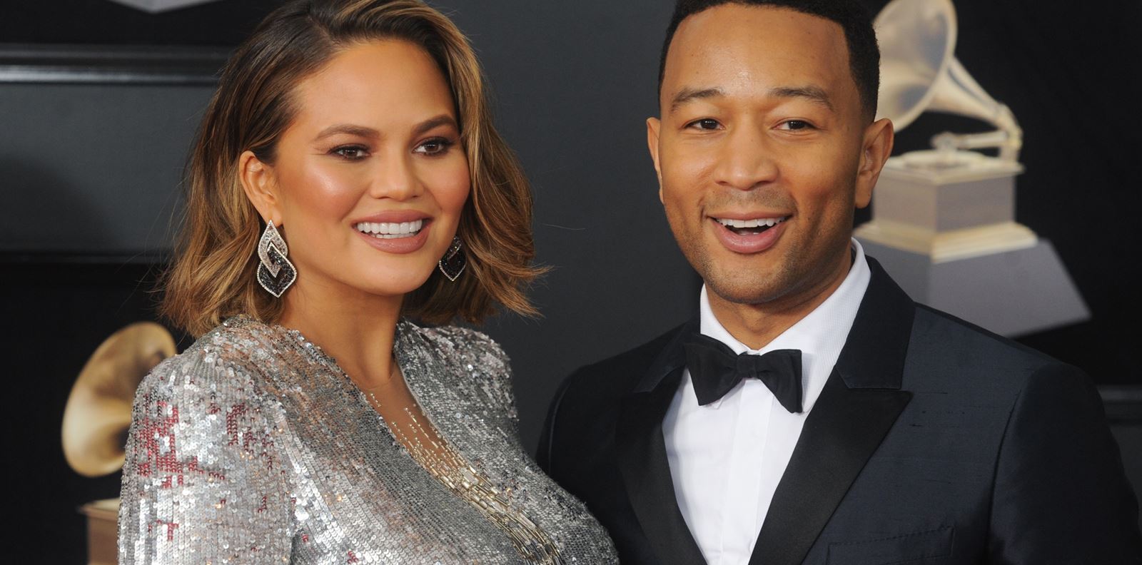 Криси Тейгън направи (романтично) завръщане в Twitter