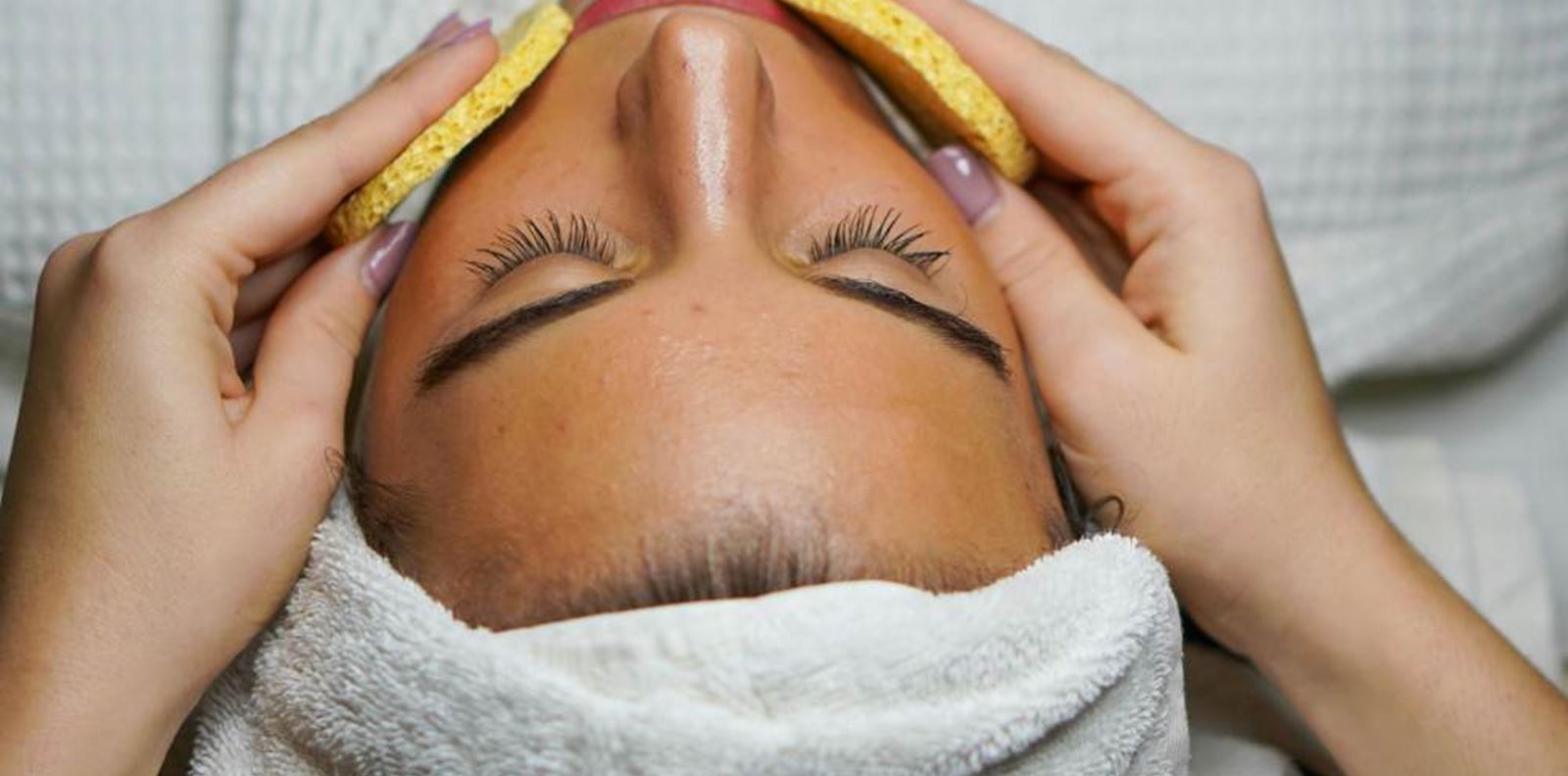 Оризовата вода: Прекият път на TikTok към лъскава и гладка кожа