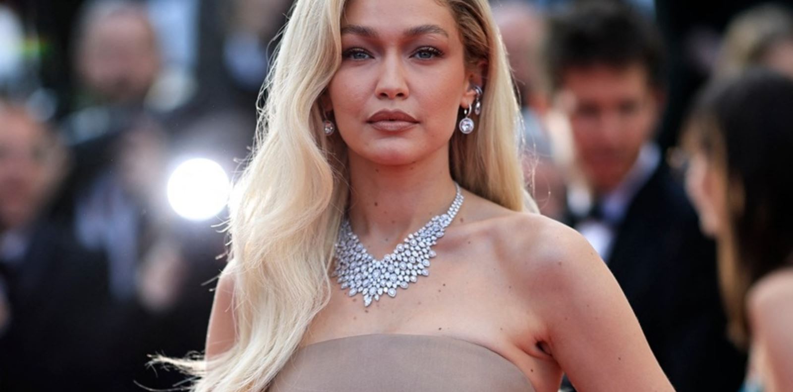 Джиджи Хадид показа нова татуировка на интимно място