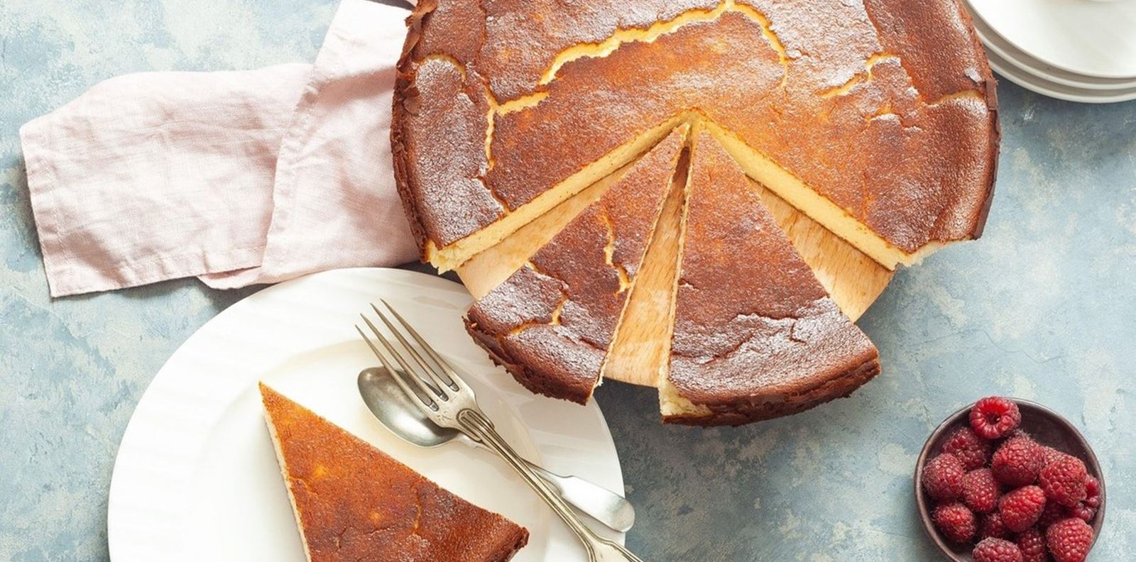 Баски чийзкейк със сладко от малини