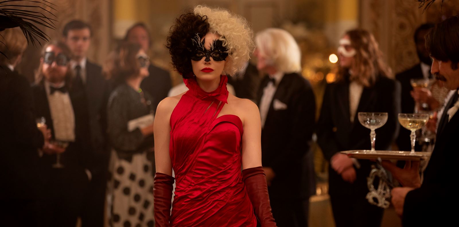 Вижте Ема Стоун в новия зрелищен трейлър на &quot;Круела&quot;