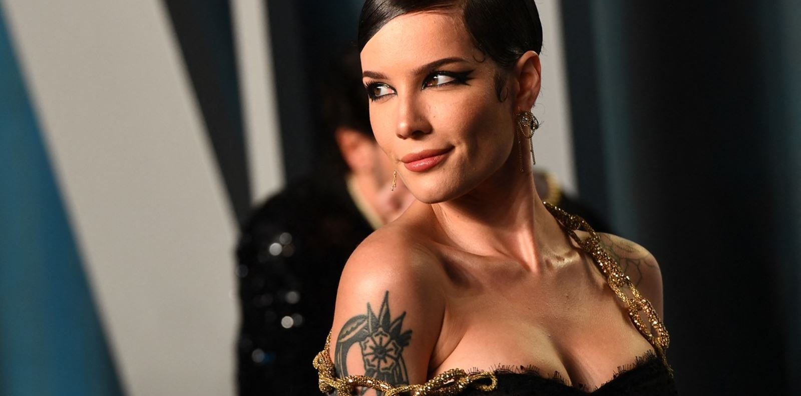 Холзи коментира открито забраната на аборти в САЩ