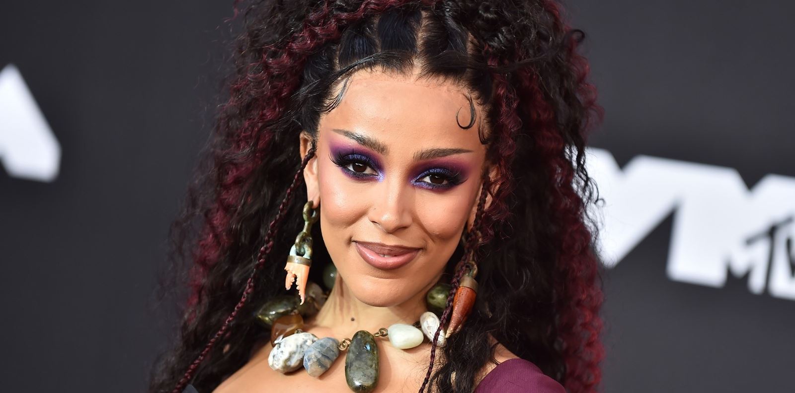 Защо Doja Cat обръсна главата си пред фенове?