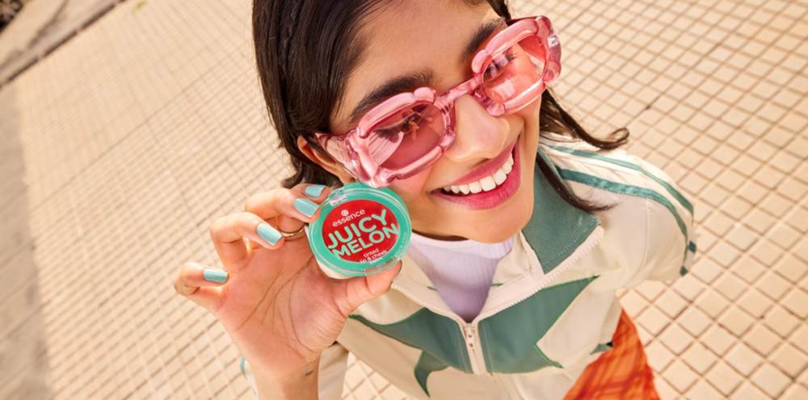 So juicy, so you! Добре дошла в най-сочната бюти вселена на essence