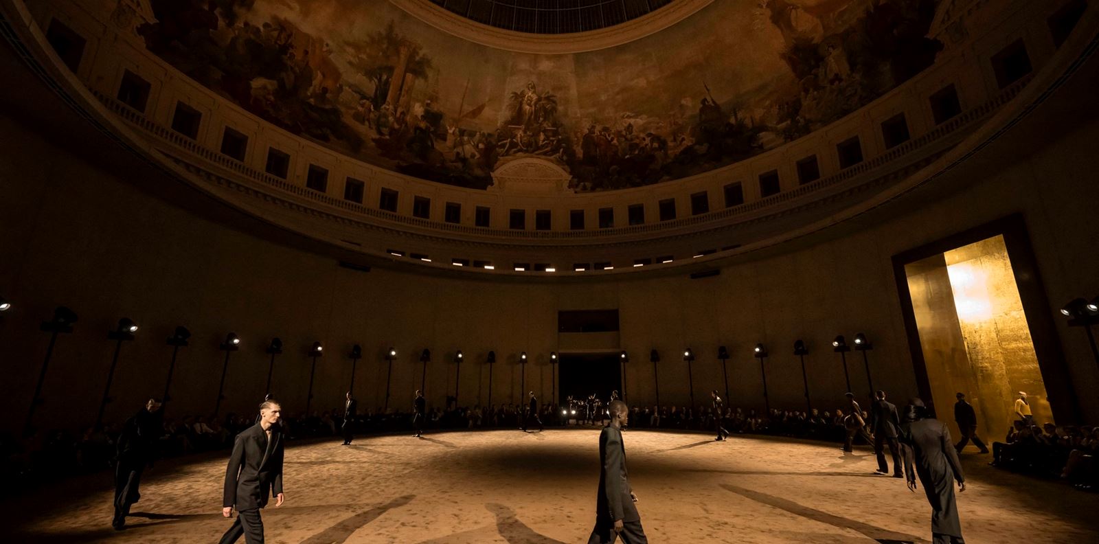 Новата мъжка колекция на Saint Laurent е вдъхновена от литературата