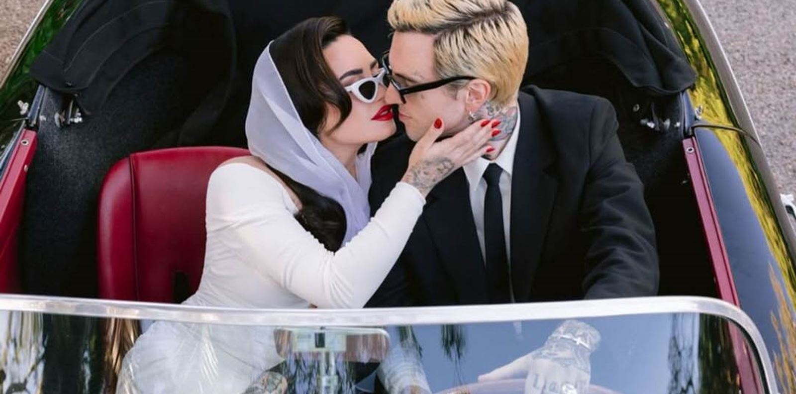 Деми Ловато се омъжи в рокля на Vivienne Westwood