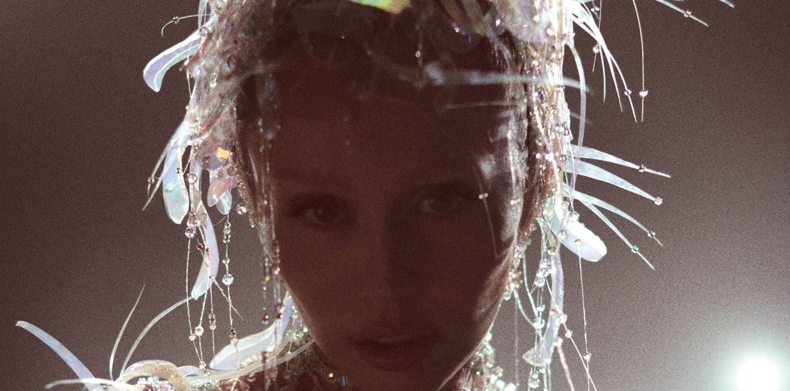 Майли Сайръс с първи визуален албум