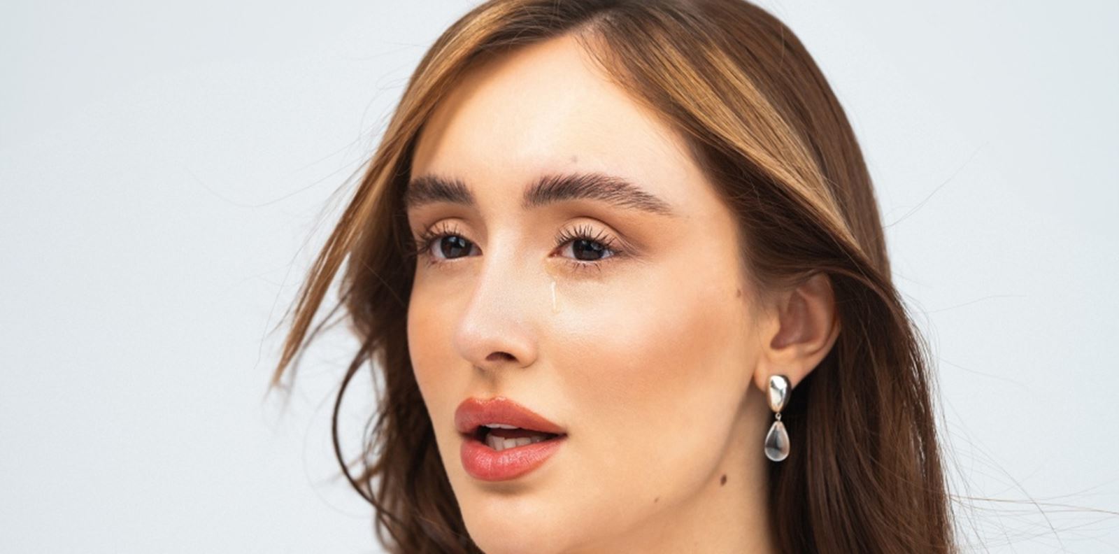 Дара Екимова възпява &quot;Славата&quot; в нов сингъл