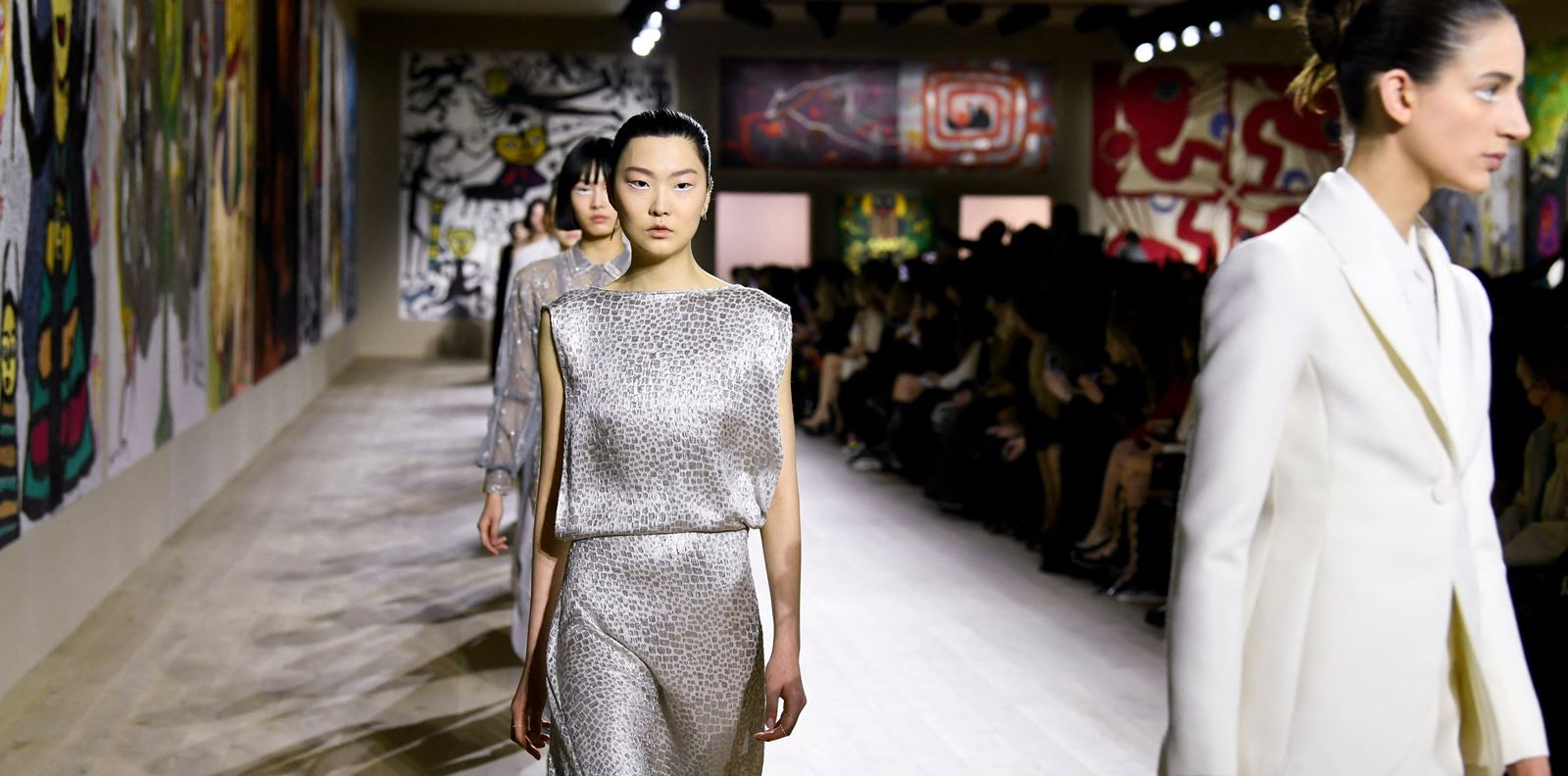 Миналото среща бъдещето в новата haute couture колекция на Dior