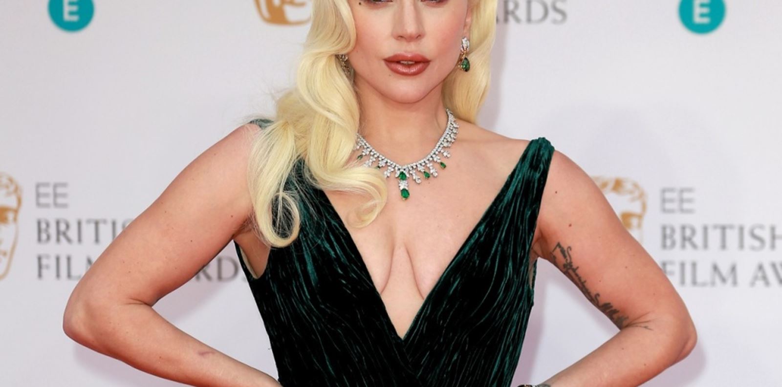 Лейди Гага разчита само на един продукт за съвършена кожа