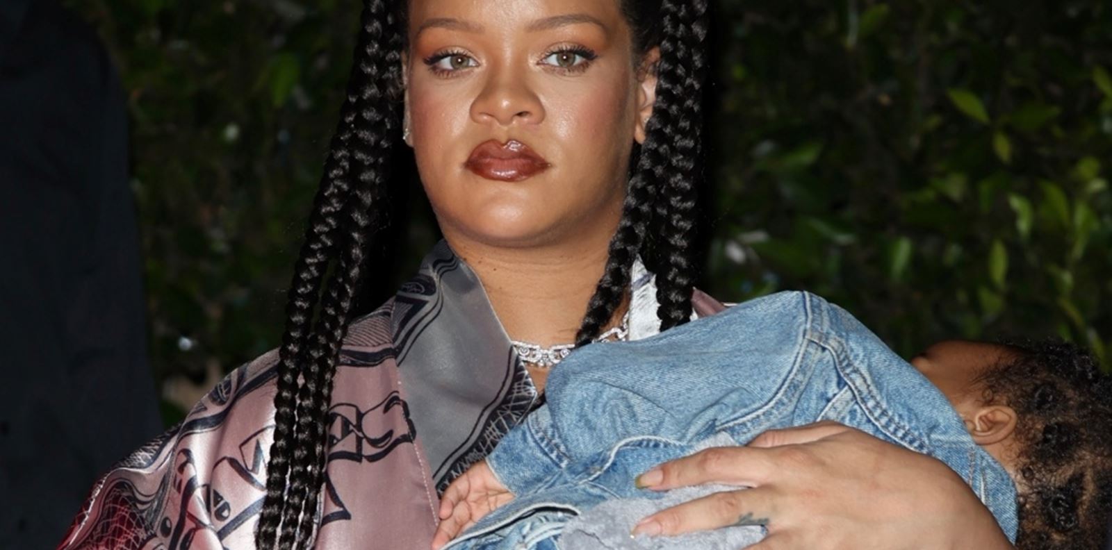 Риана стана майка за втори път