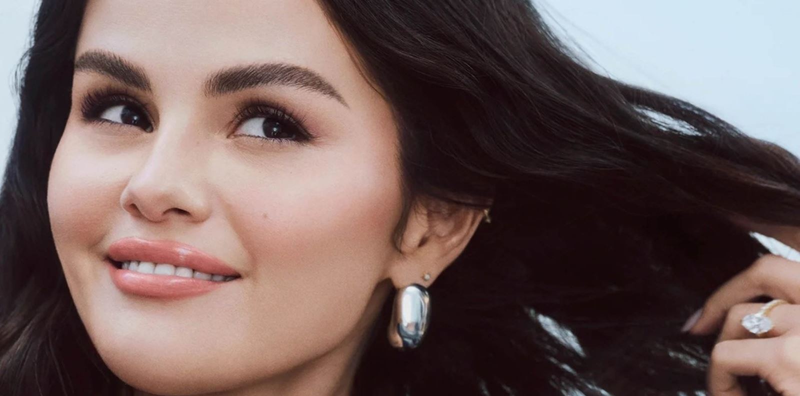 Селена Гомес представи новата кампания на Rare Beauty