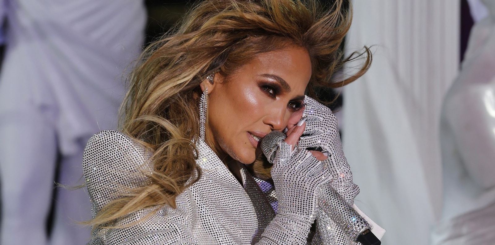 Джей Ло обещава нова музика през лятото