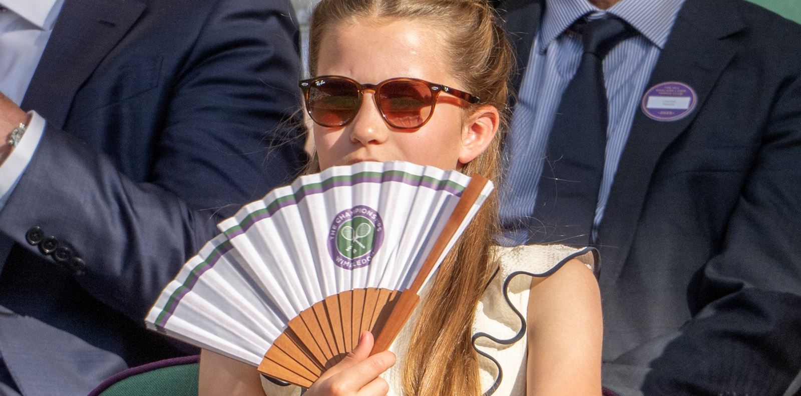 Принцеса Шарлот открадна шоуто, докато гледа Уимбълдън с майка си