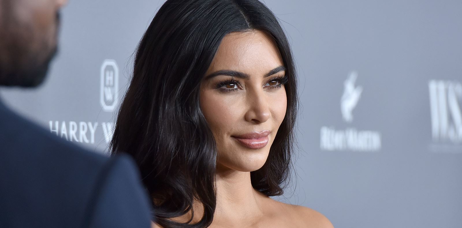 Ким Кардашиян - обвинена в кражбата на древна римска статуя