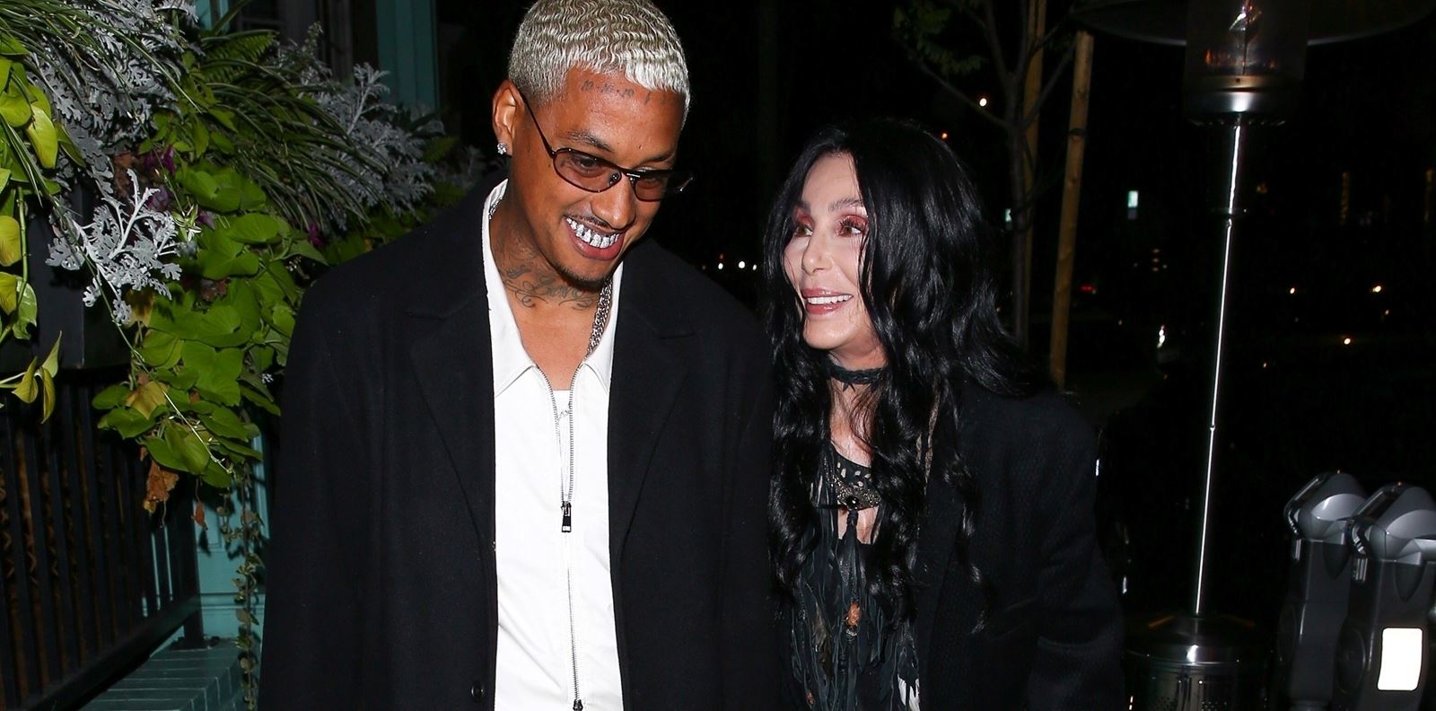 Шер се чувства като &quot;тийнейджърка&quot; с новото си гадже