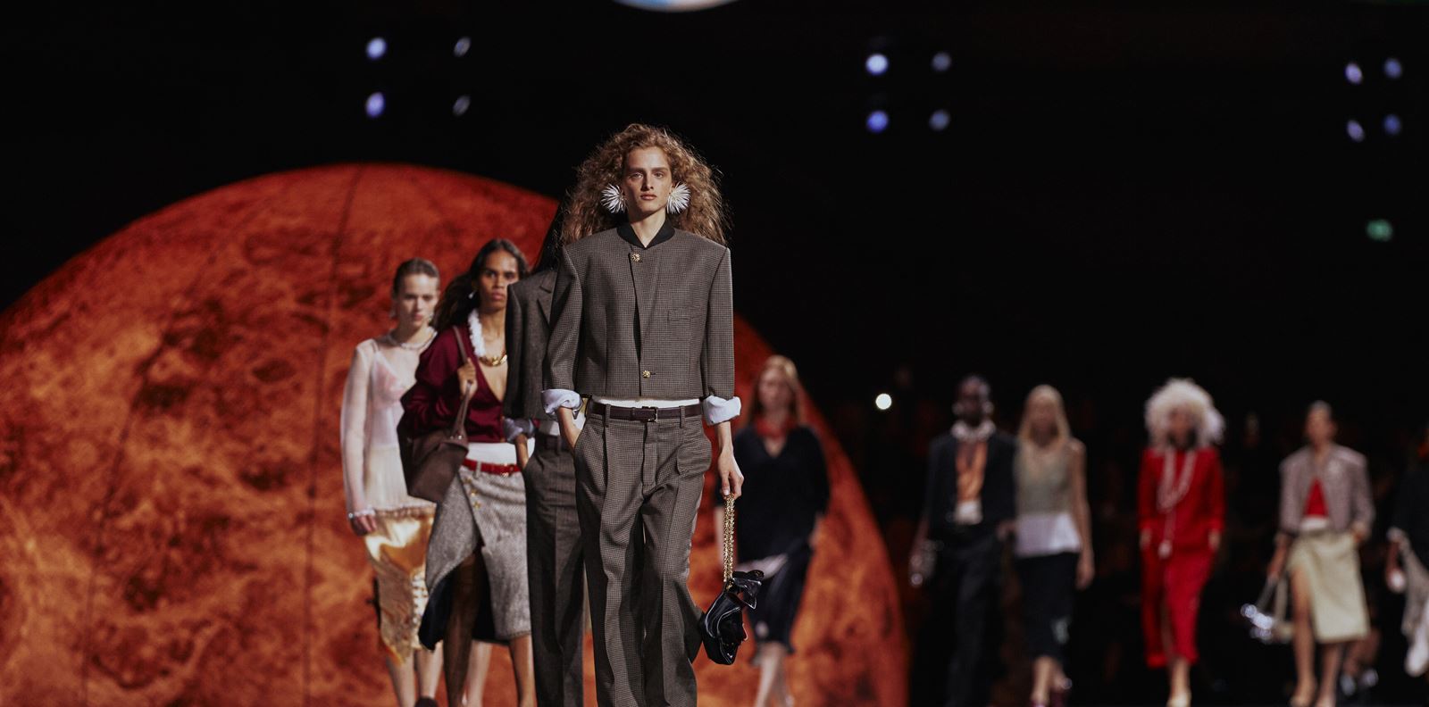 CHANEL SS26: Дебютът на Матю Блейзи и новото лице на класиката