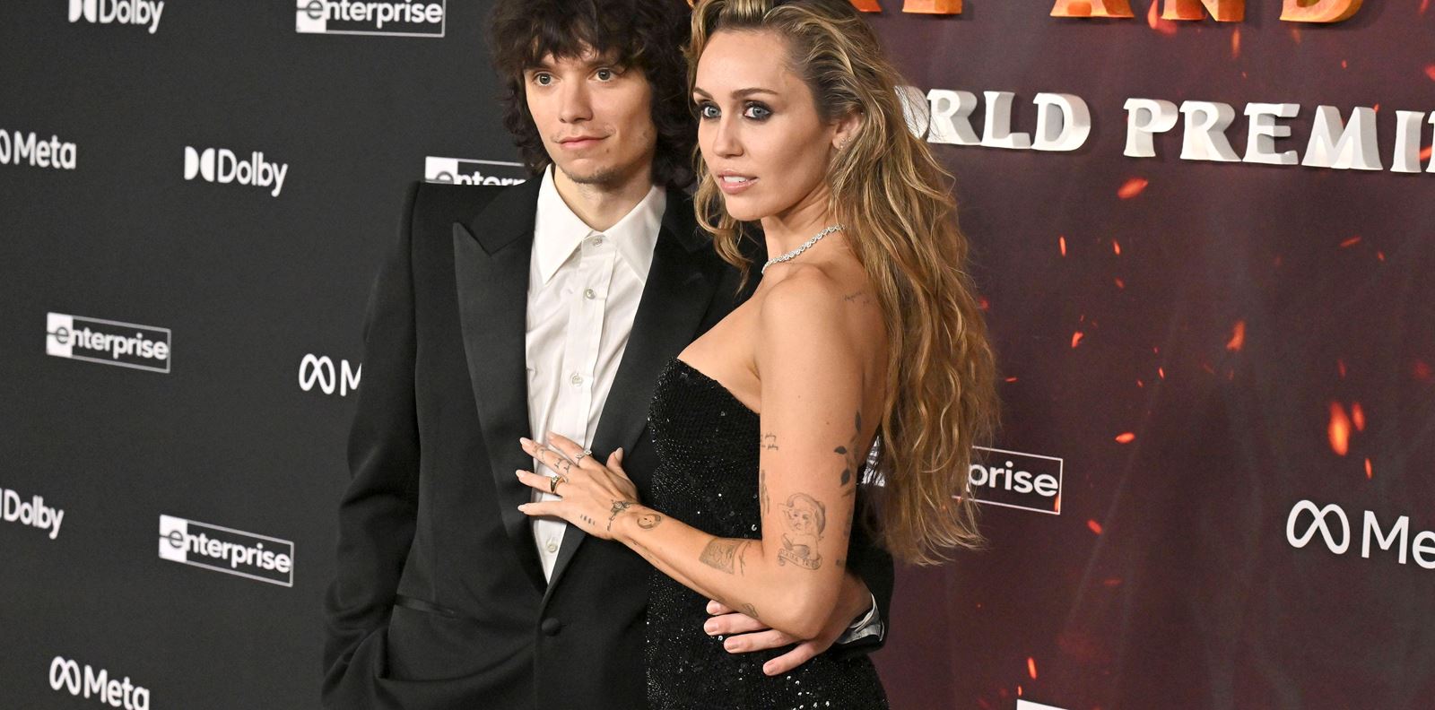 Майли Сайръс се сгоди за приятеля си Макс Морандo