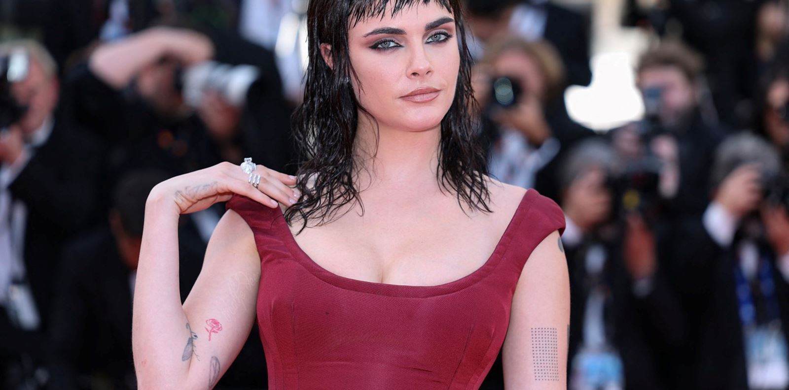 Метаморфозата на Кара Делевин в Кан