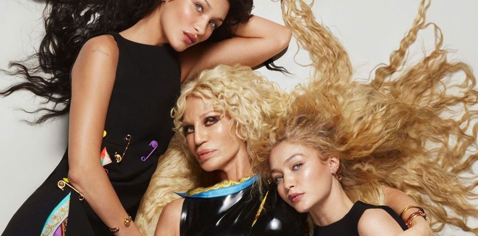 Джиджи и Бела Хадид греят в новата кампания на Versace