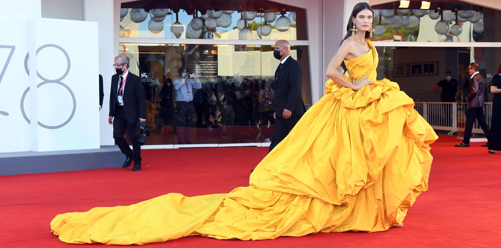 Първи ден по червения килим във Венеция