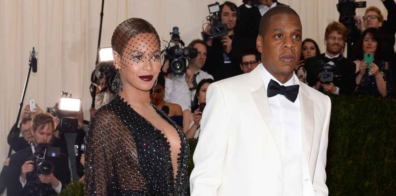 Джей Зи се присъедини към Instagram, последва само Бионсе